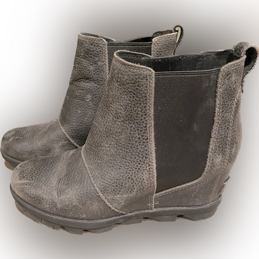 Women’s sorel size 8.5 Chelsea wedge boots